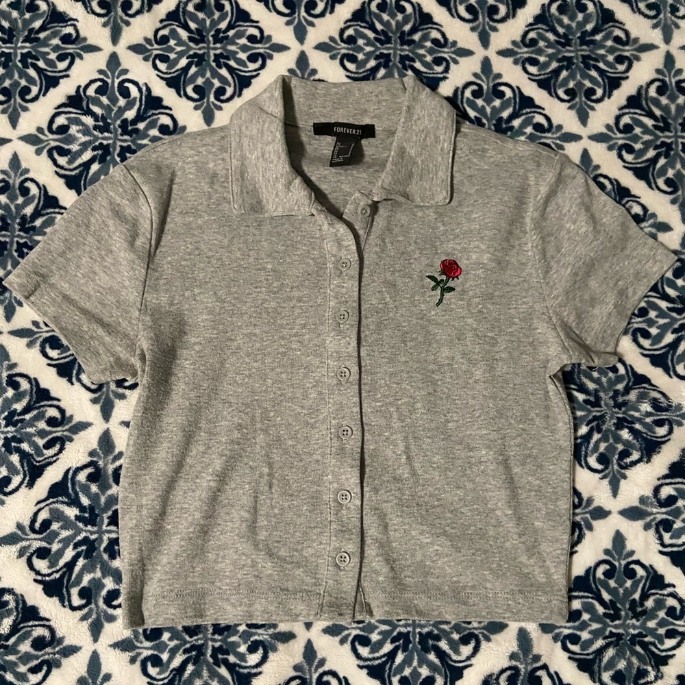 Light gray rose crop top